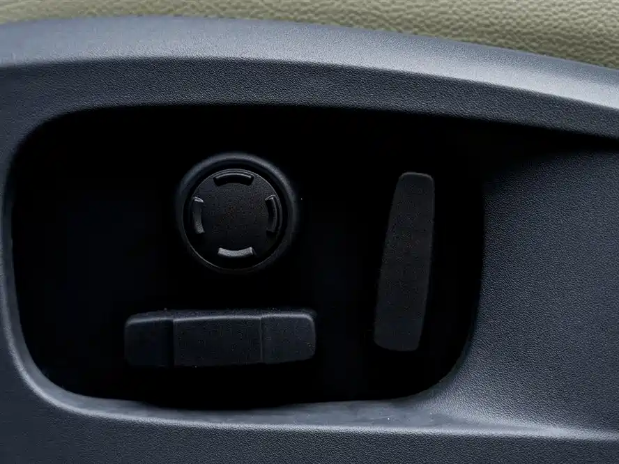 Land Rover Defender 2020 Model 110 P400 SE фото 23