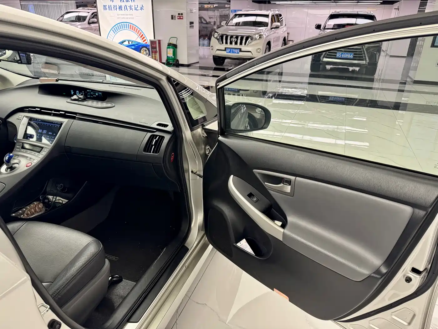 Toyota Prius 2012 1.8L Luxury фото 15
