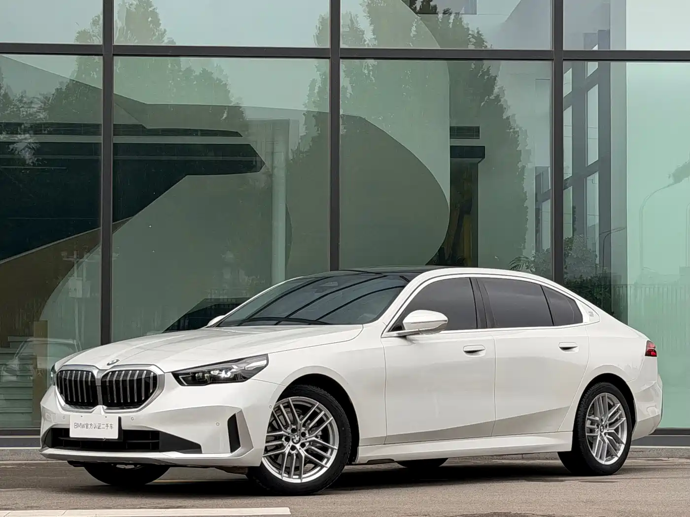 BMW 5 Series 2024 525Li Luxury Package