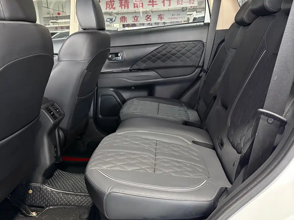 Mitsubishi Outlander 2021 2.0L 2WD Yaodong Edition 5-seater фото 8