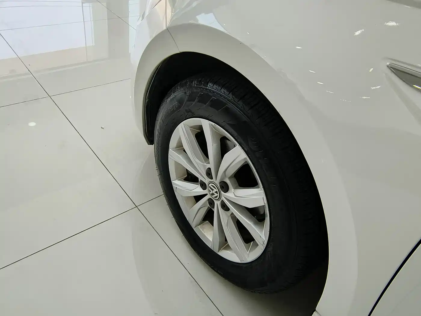 Volkswagen Polo 2019 Plus 1.5L Automatic Colorful Tech Edition фото 25