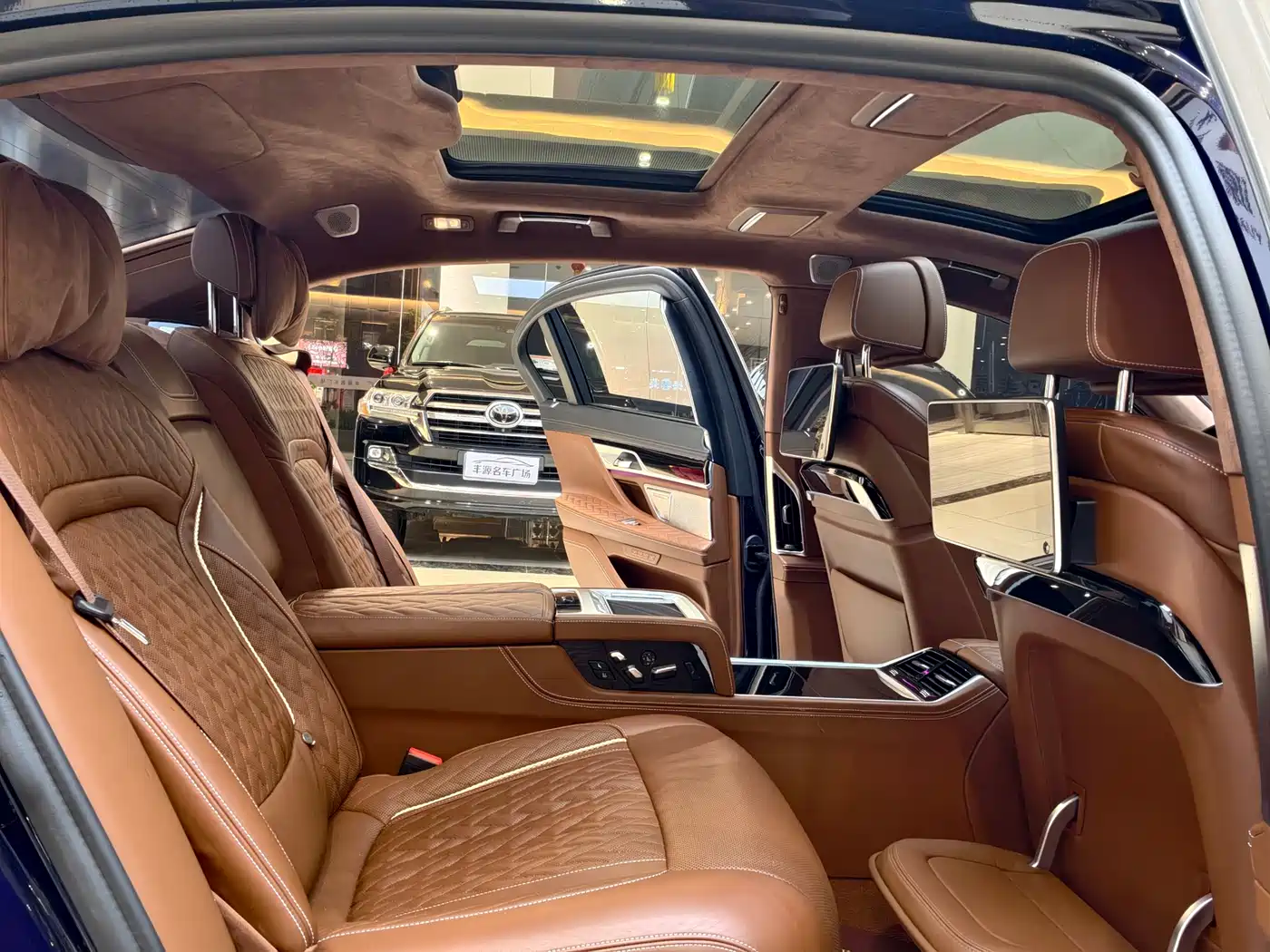 BMW 7 Series 2019 740Li xDrive Executive Luxury Package фото 9