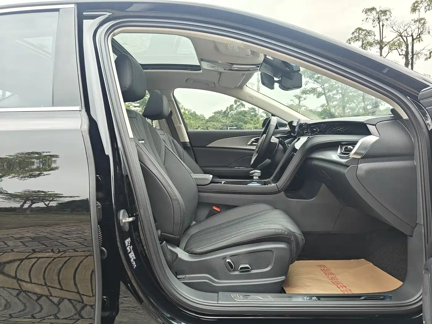 Hongqi H5 2024 2.0T Automatic Smart Connect Flag Smooth Edition фото 7