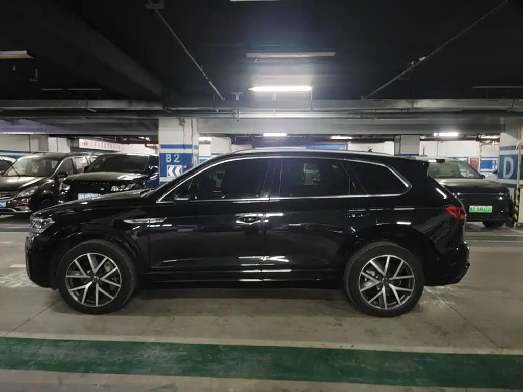 Фото 4 - Volkswagen Touareg