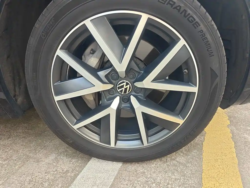 Фото 9 - Volkswagen Touareg