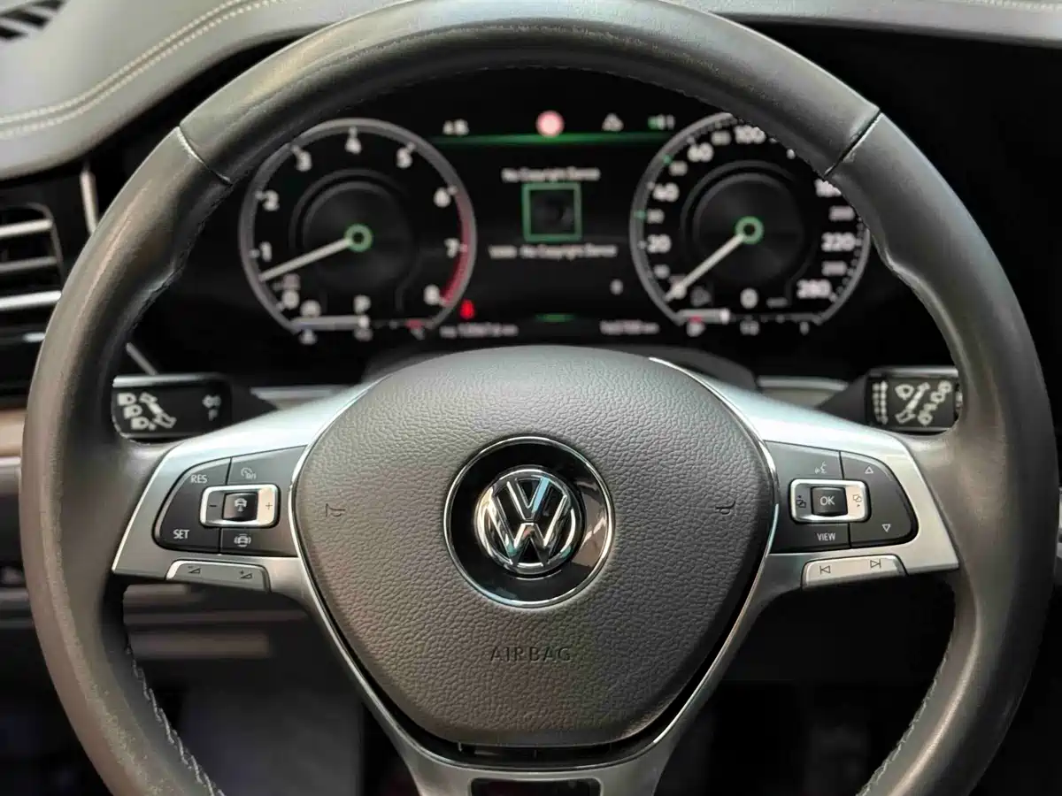 Volkswagen Touareg 2019 3.0TSI Sharp Edge Edition China VI фото 14