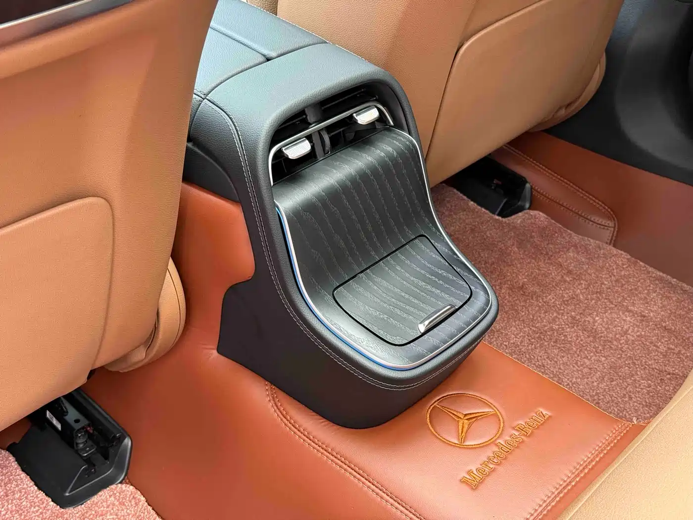 Mercedes-Benz E-Class 2024 E 300 L Fashion фото 26