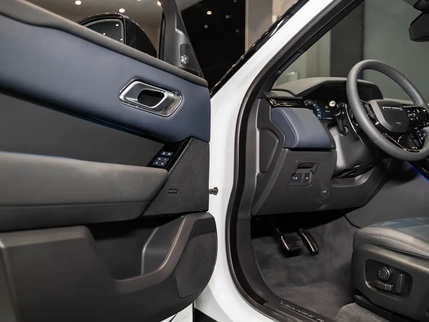 Land Rover Range Rover Velar 2024 Dynamic SE фото 9