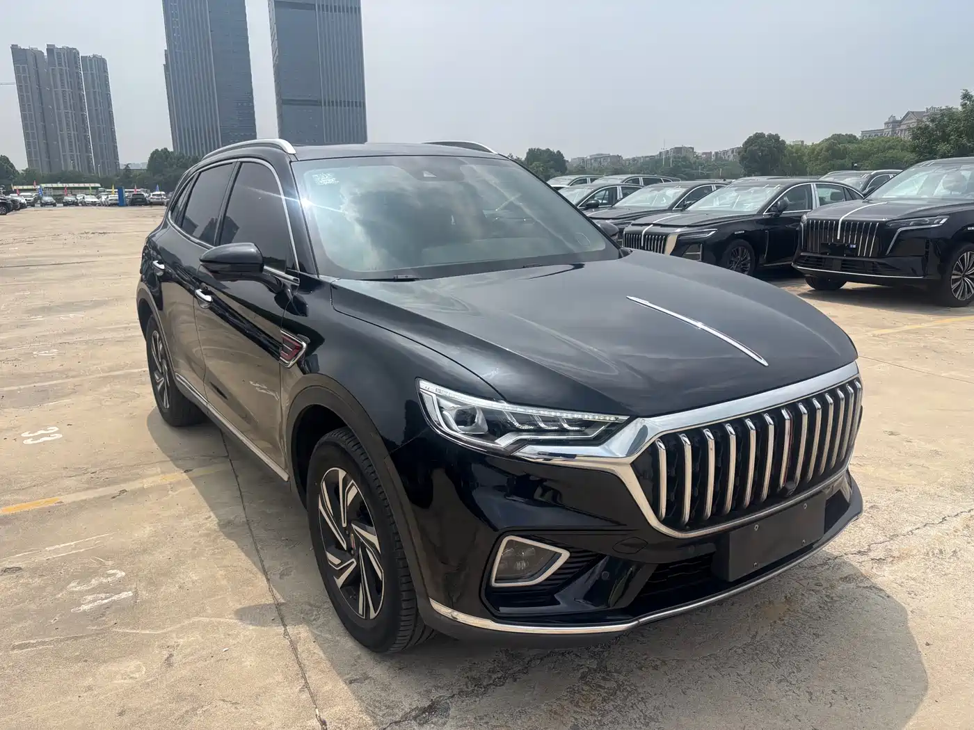 Hongqi HS5 2022 Facelift 2.0T Smart Flag Enjoyment Edition фото 3