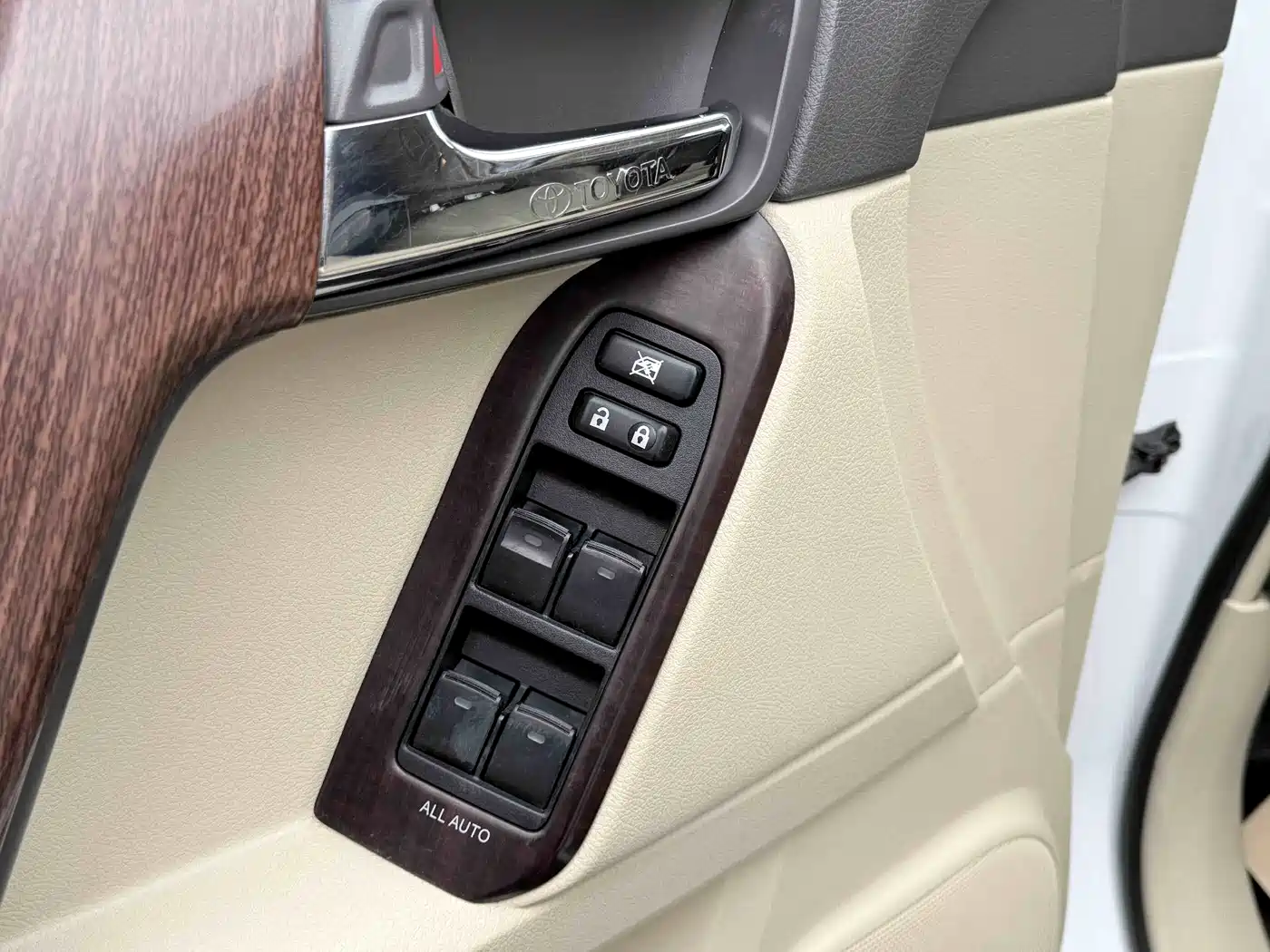 Toyota Prado 2014 4.0L Automatic TX-L NAVI фото 17