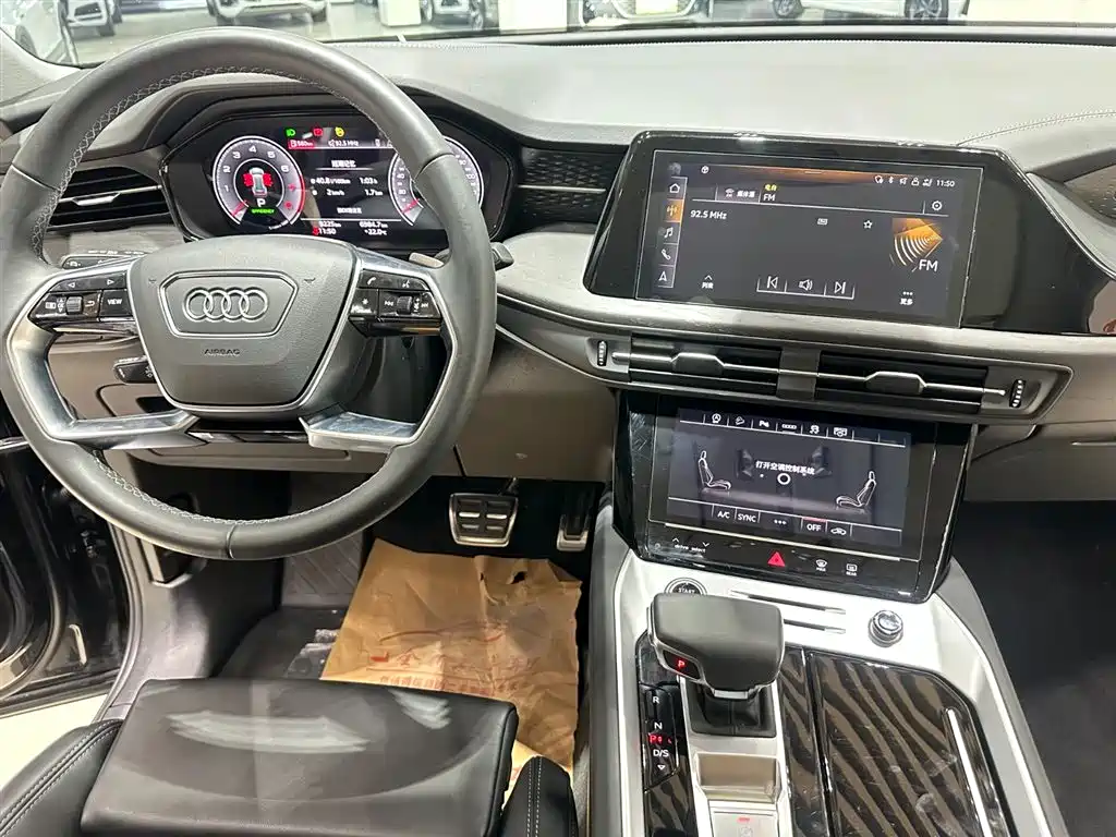 Audi Q6 2024 40 TFSI quattro Cloud View Yulin Package 7-seater фото 9