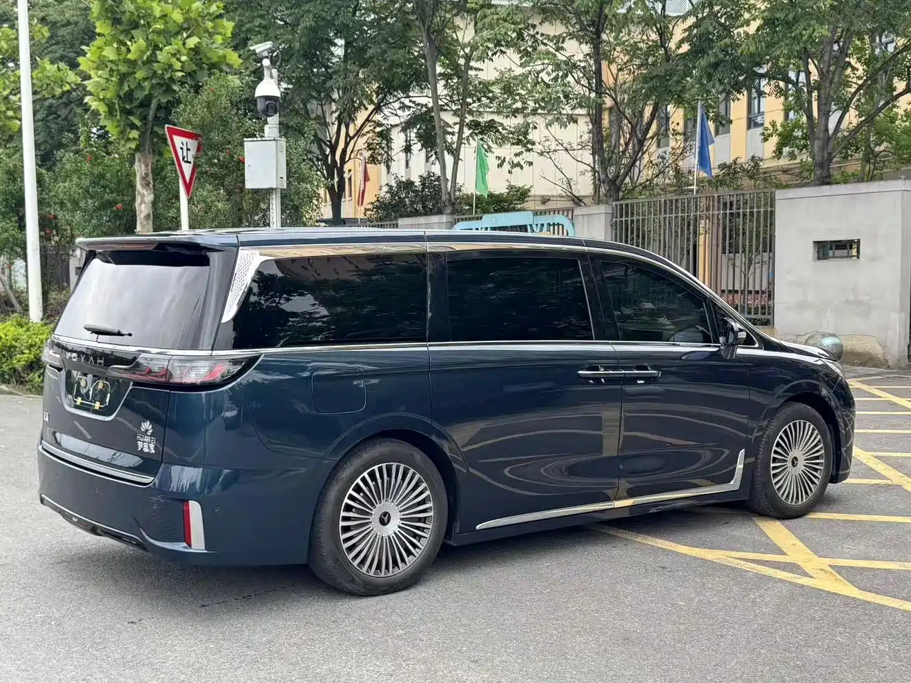 Voyah Auto Voyah Dreamer 2025 PHEV AWD Flagship Kunpeng Edition фото 4