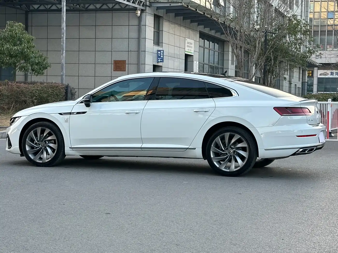 Volkswagen FAW-Volkswagen CC 2023 380TSI Eye-catching Edition фото 7