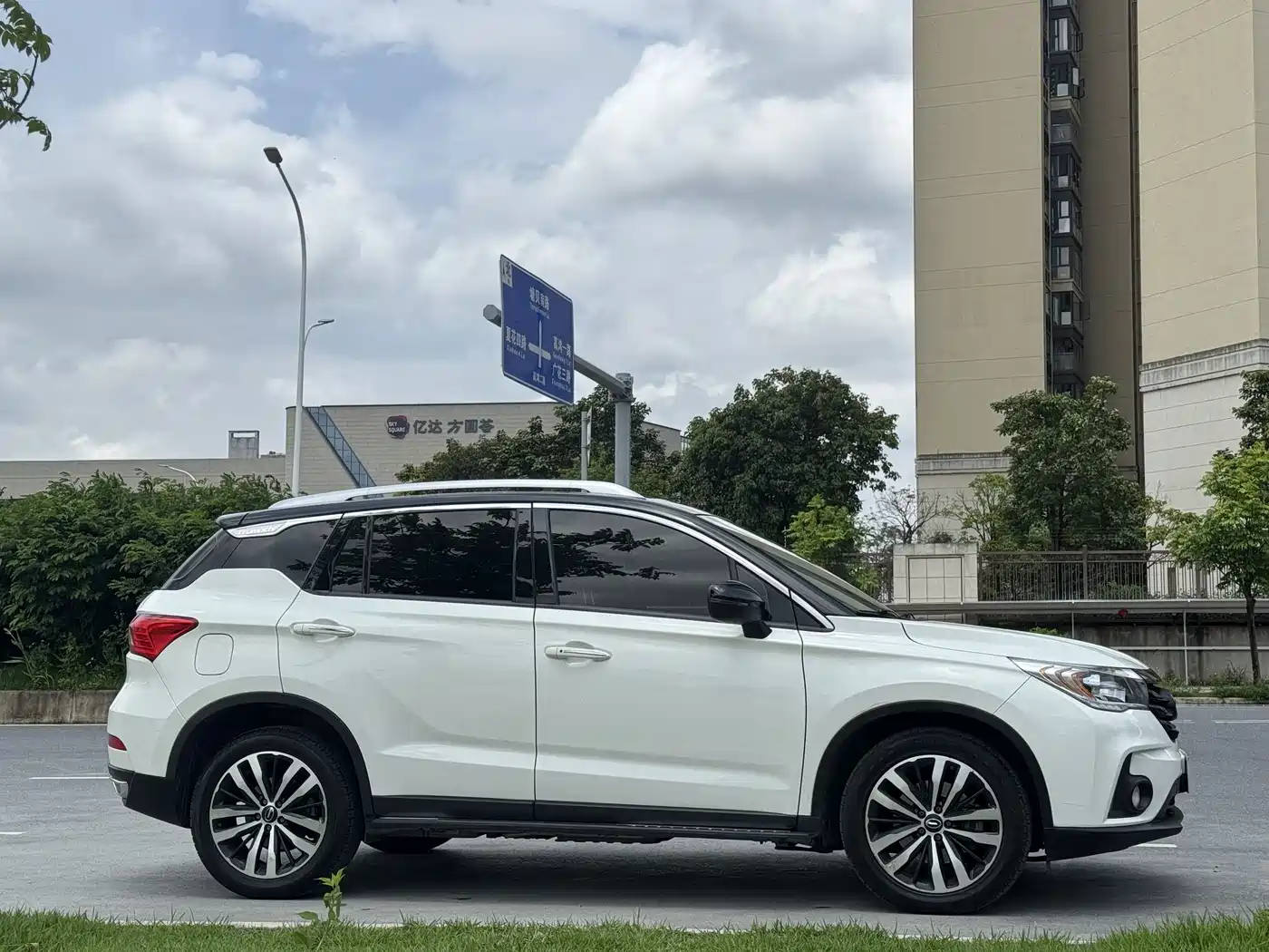GAC Trumpchi Trumpchi GS4 New Energy 2017 1.5L PHEV Premium Edition фото 2