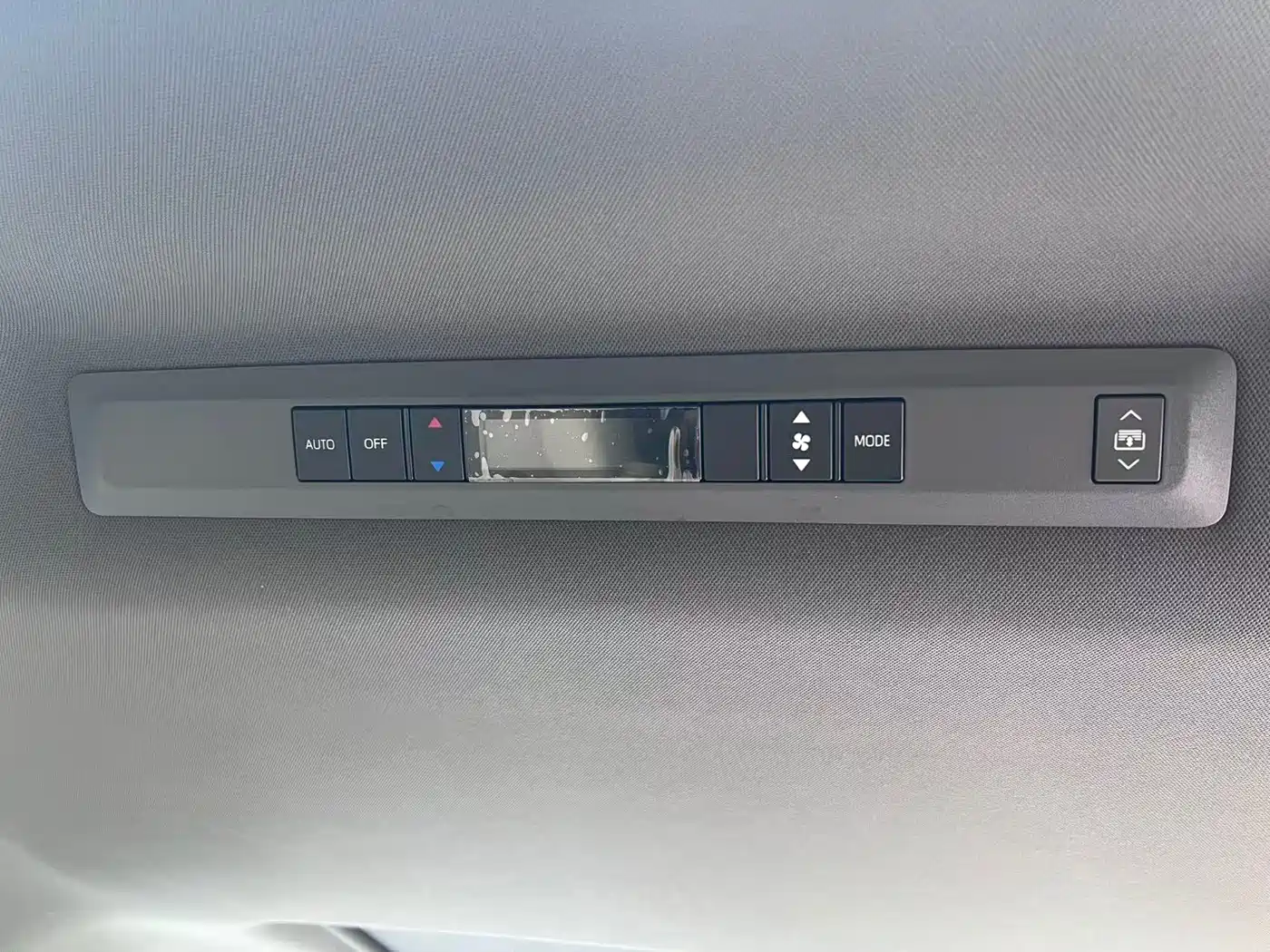 Toyota Granvia 2024 2.5L Hybrid Premium PLUS фото 13