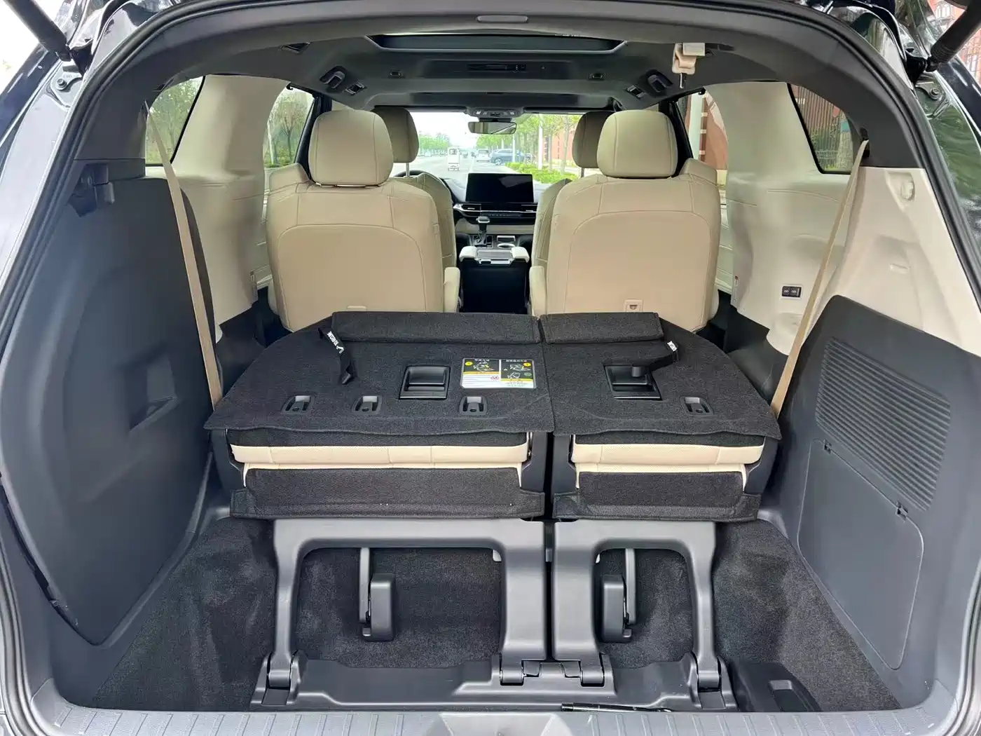 Toyota Granvia 2024 2.5L Hybrid Premium PLUS фото 14