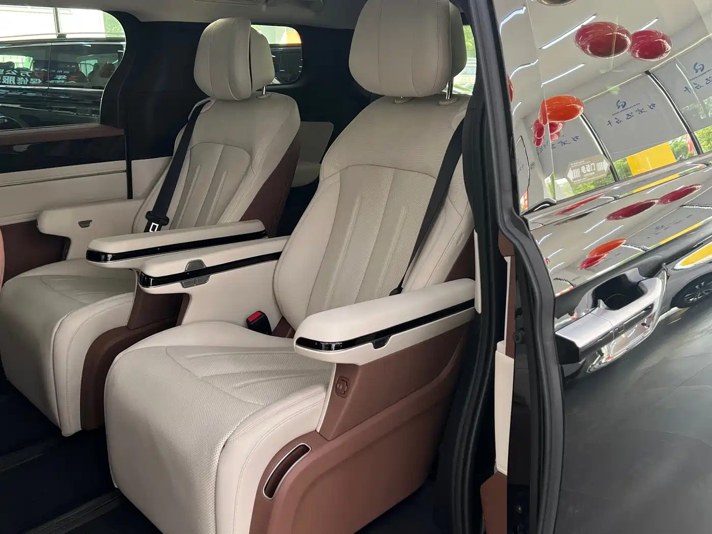 BYD Xia 2025 DM-i 1.5T 180km Surpass Edition фото 21