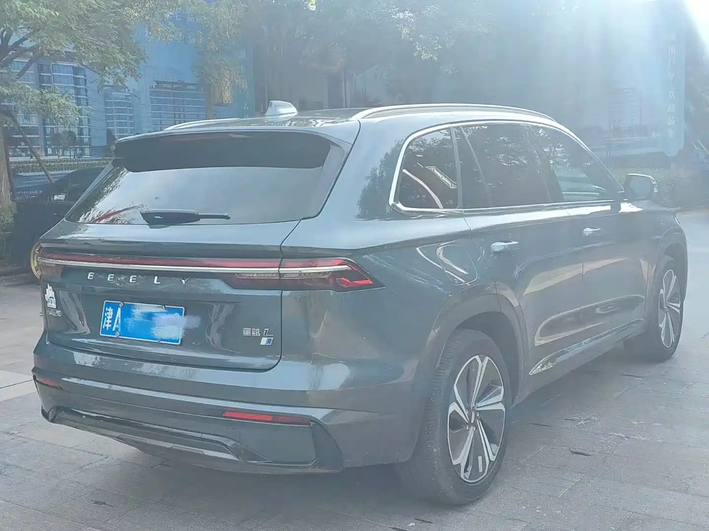 Фото 6 - Geely Monjaro