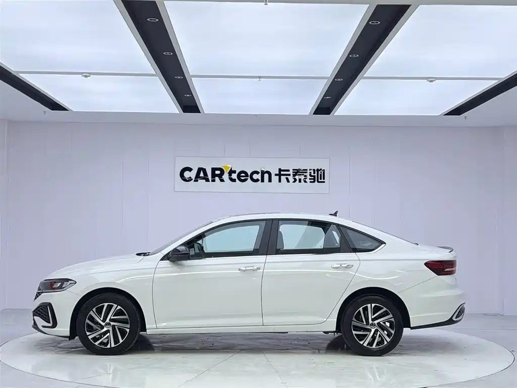 Volkswagen Lavida 2024 Model 300TSI DSG Starlight Leading Edition фото 2