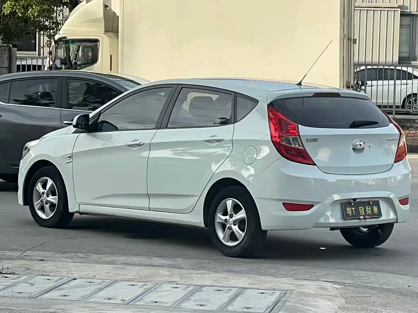 Hyundai Reina 2014 Model 1.4L Automatic GLX фото 9