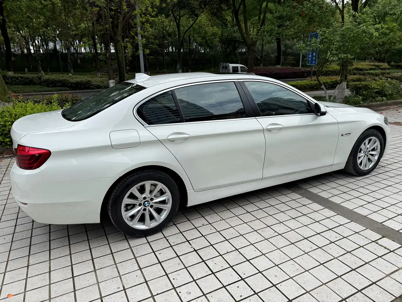 BMW 5 Series 2014 525Li Luxury Design Package фото 2