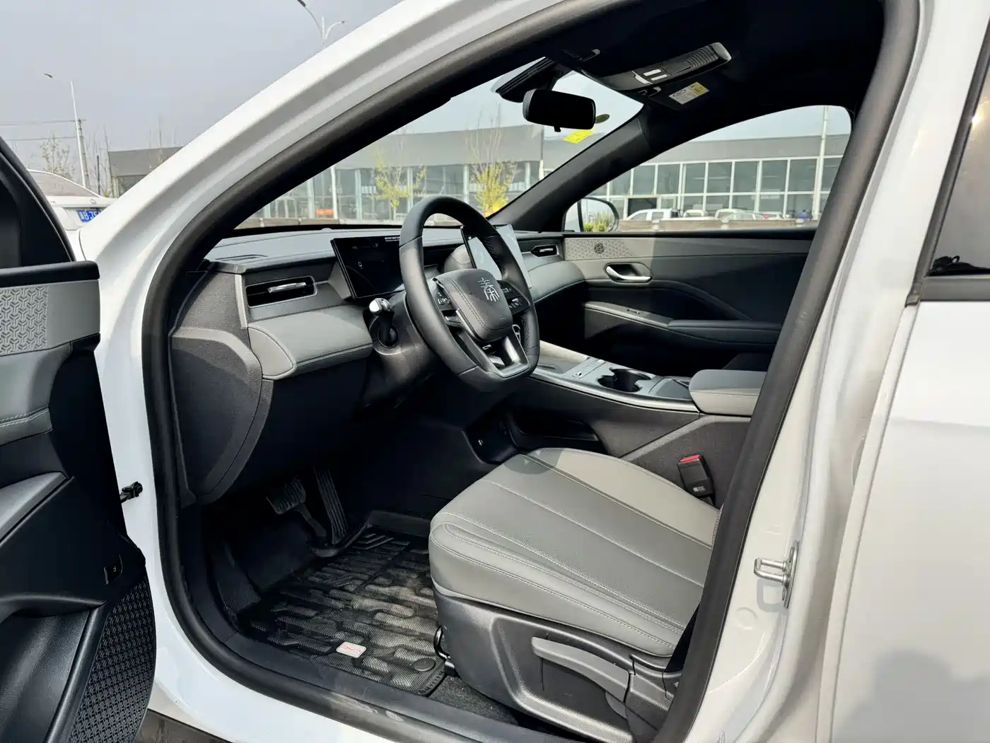 BYD Qin PLUS 2026 DM-i 128KM Progressive фото 4