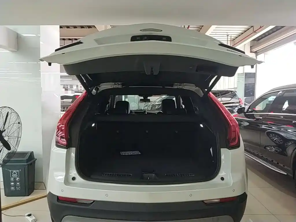 Cadillac XT4 2019 2018 28T FWD Leading Edition