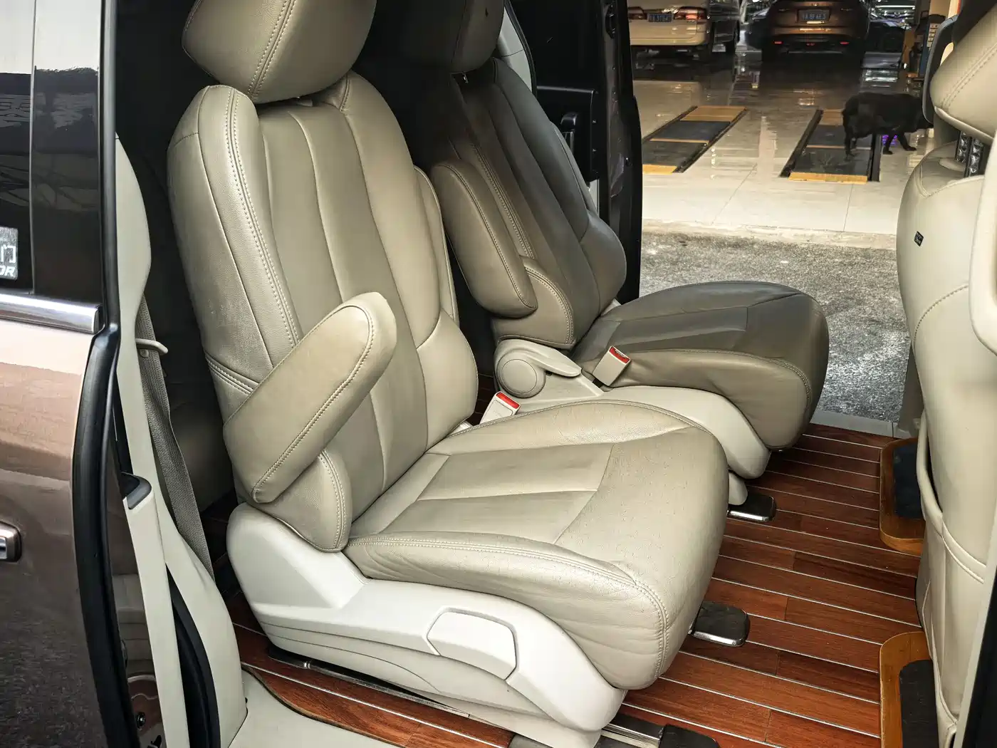 Buick GL8 2018 28T Luxury Model China VI фото 12