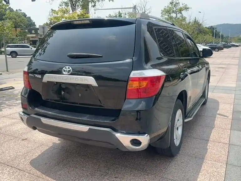 Photo 4 - Toyota Highlander