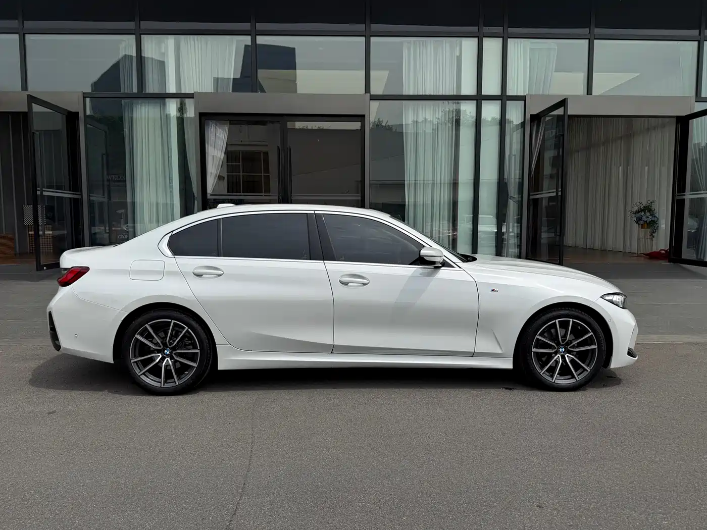 BMW 3 Series 2025 325Li M Sport Package фото 3