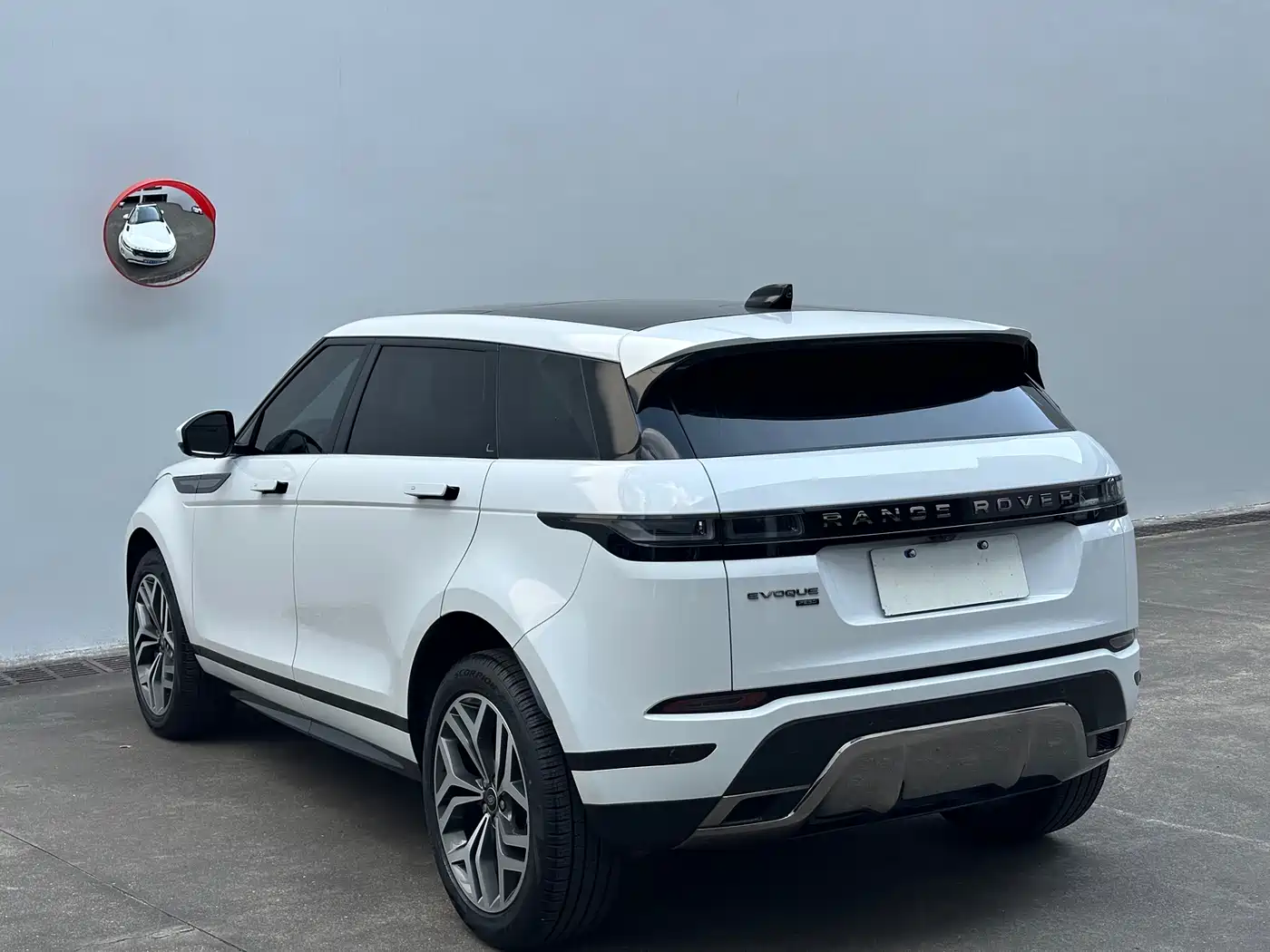 Land Rover Range Rover Evoque 2022 Facelift Range Rover Evoque L 249PS R-Dynamic Luxury фото 12