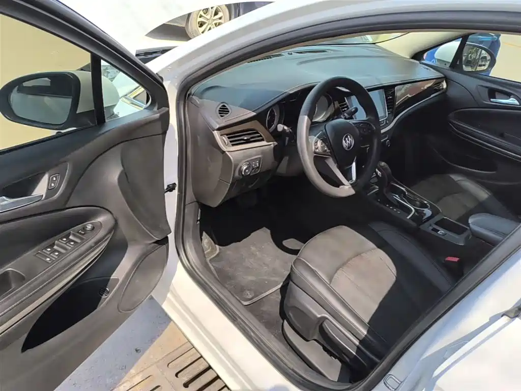 Buick Verano 2018 Sedan 20T Dual Clutch Leading фото 16