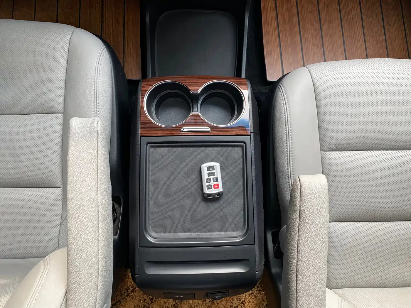 Toyota Sienna 2015 3.5L 4WD L фото 13