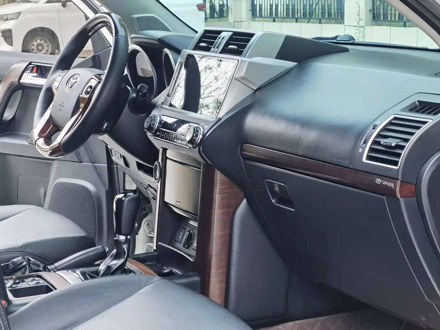 Toyota Prado 2016 3.5L Auto TX-L фото 12