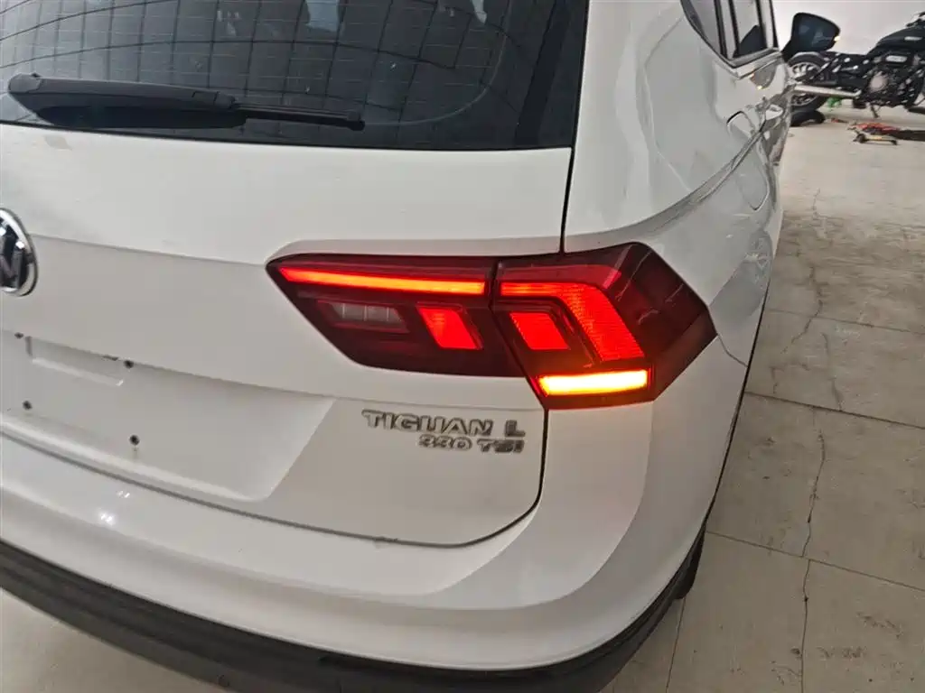 Volkswagen Tiguan L 2017 330TSI Automatic 2WD Trend Edition фото 24