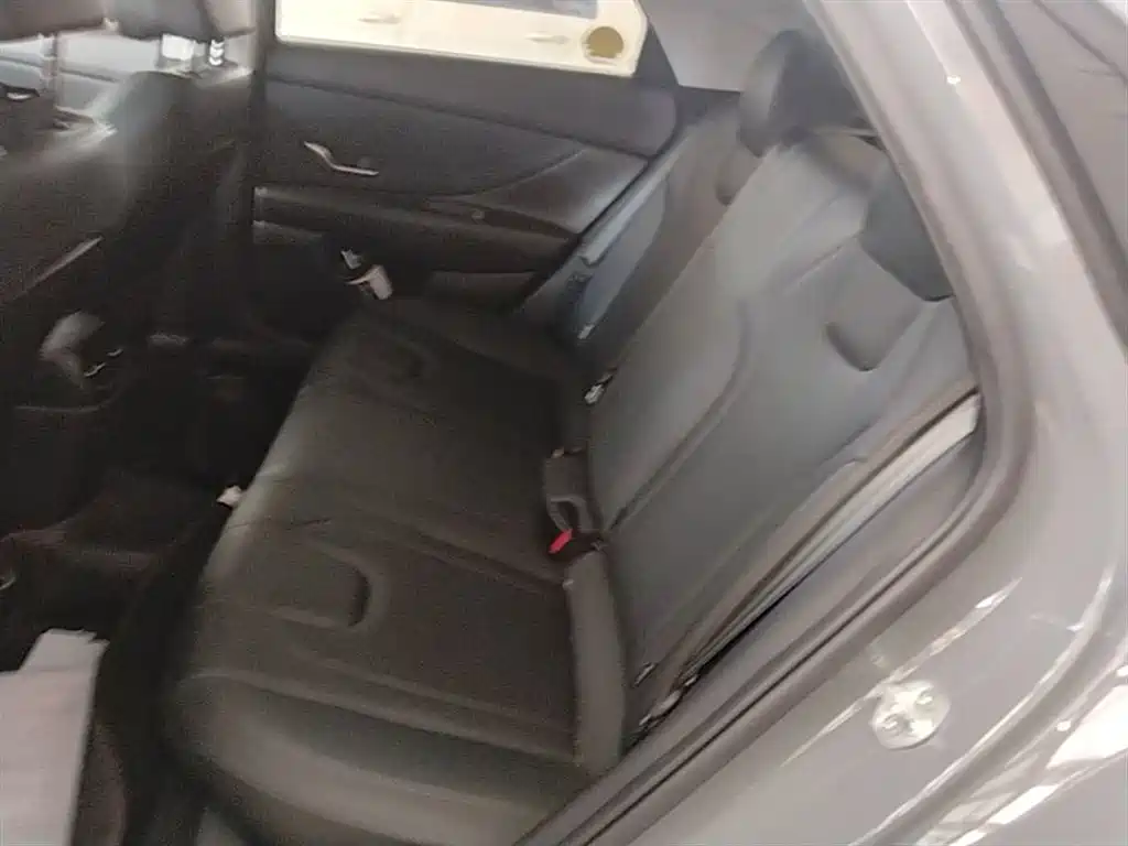 Hyundai Elantra 2022 1.5L CVT GLX Elite Edition фото 17