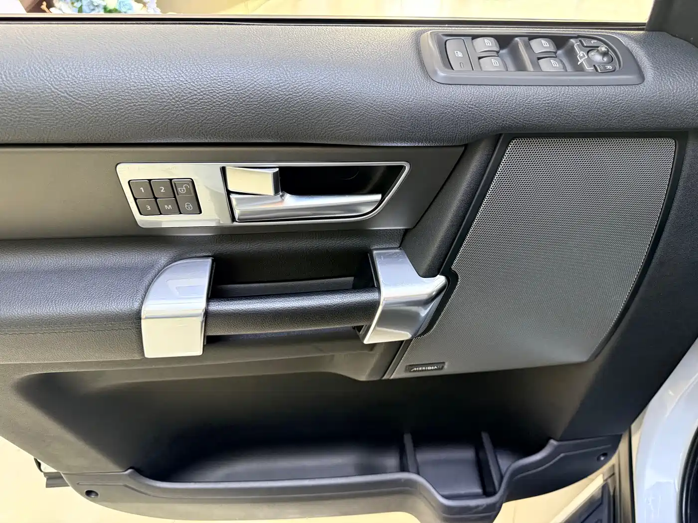 Land Rover Discovery 2016 3.0 SC V6 SE фото 7