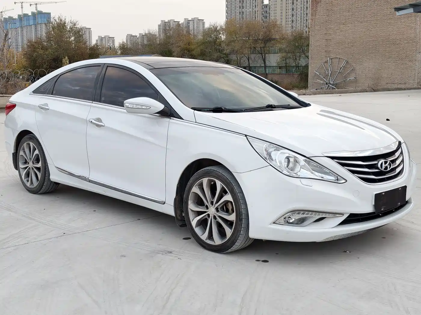 Hyundai Sonata 2014 2.4L Automatic Luxury Edition China IV фото 3