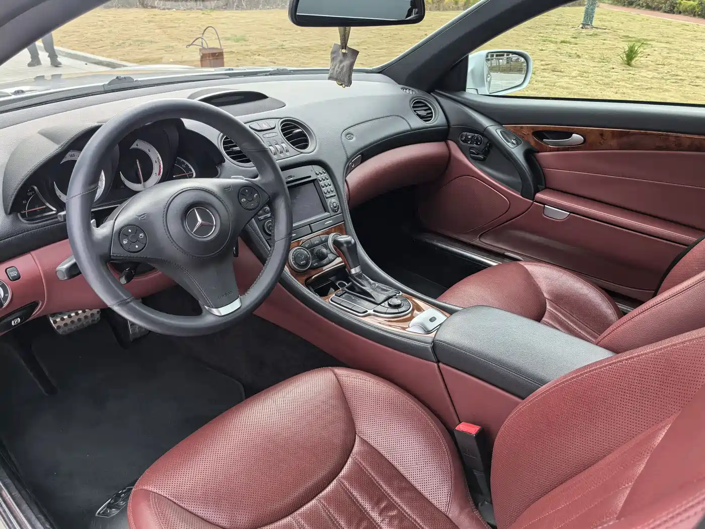 Mercedes-Benz SL-Class 2010 SL 300 фото 9