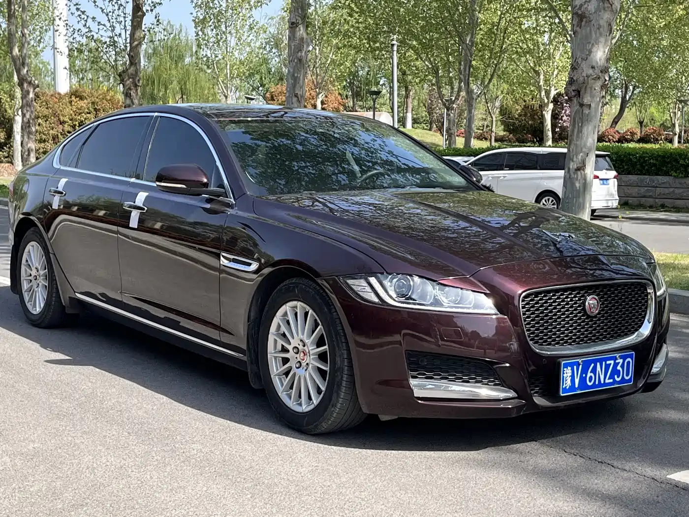 Photo 3 - Jaguar XFL