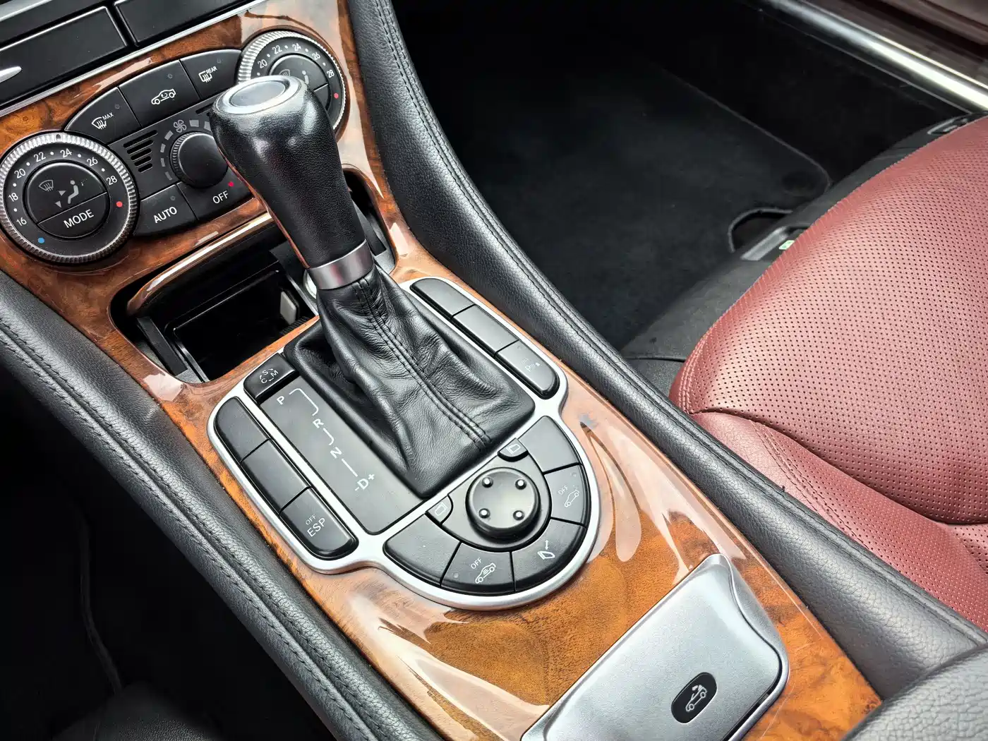 Mercedes-Benz SL-Class 2010 SL 300 фото 14