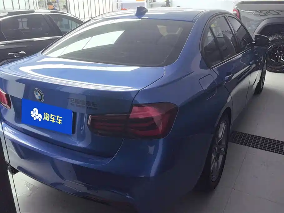 BMW 3 Series 2018 320i M Sport Black Night Edition фото 3