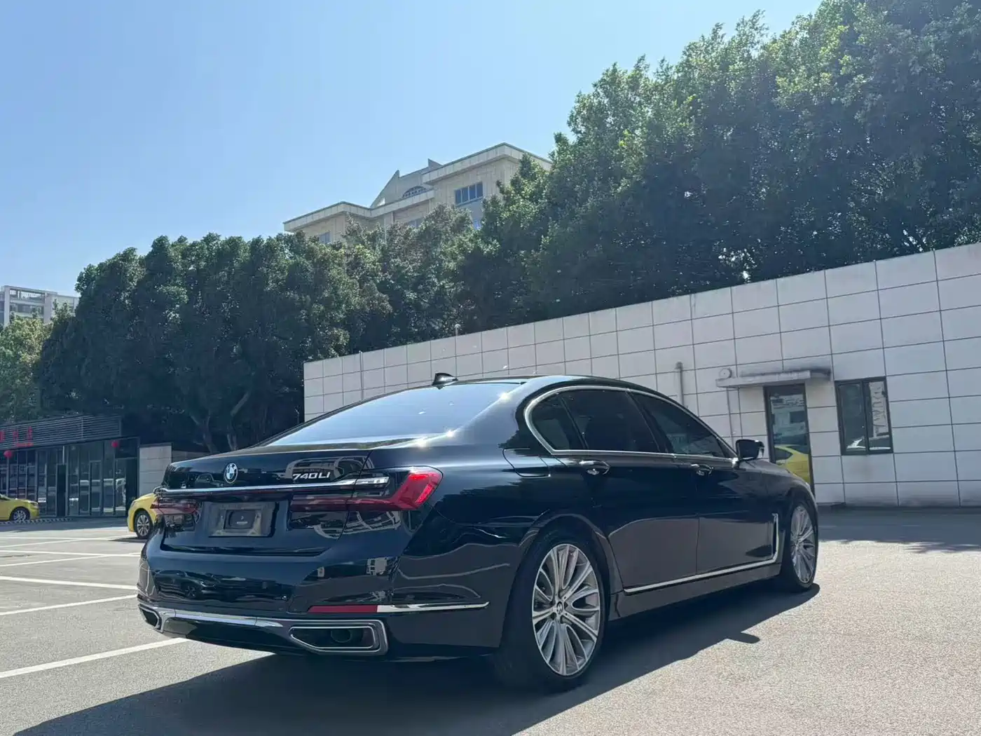 BMW 7 Series 2021 Model 740Li Leading Luxury Package фото 8