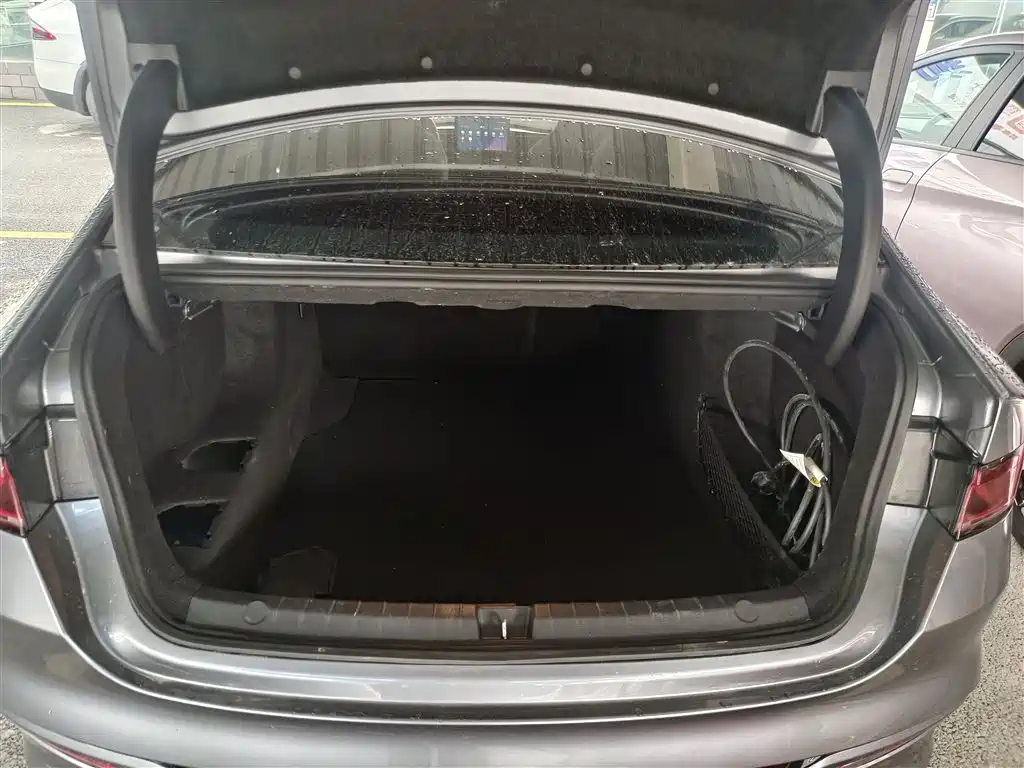 BYD Qin PLUS 2024 Glory Edition DM-i 55KM Leading фото 19