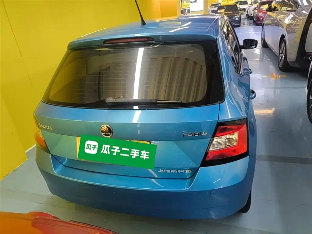 Škoda Fabia 2017 1.4L Auto Car Enjoy Edition фото 6