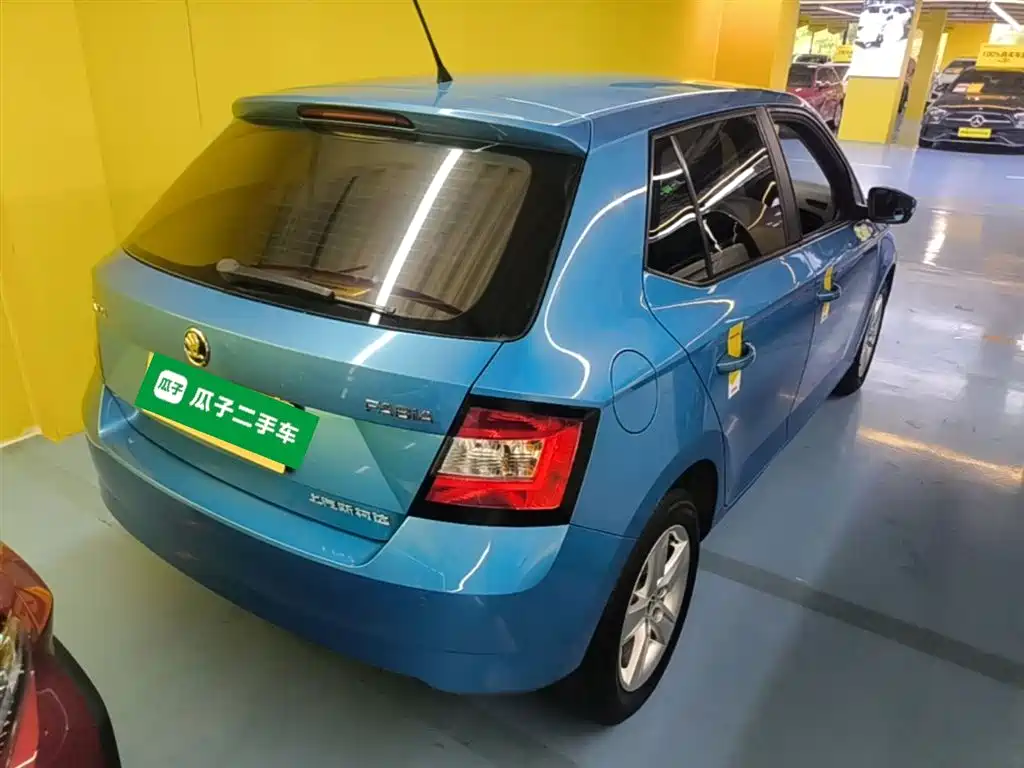 Škoda Fabia 2017 1.4L Auto Car Enjoy Edition фото 7