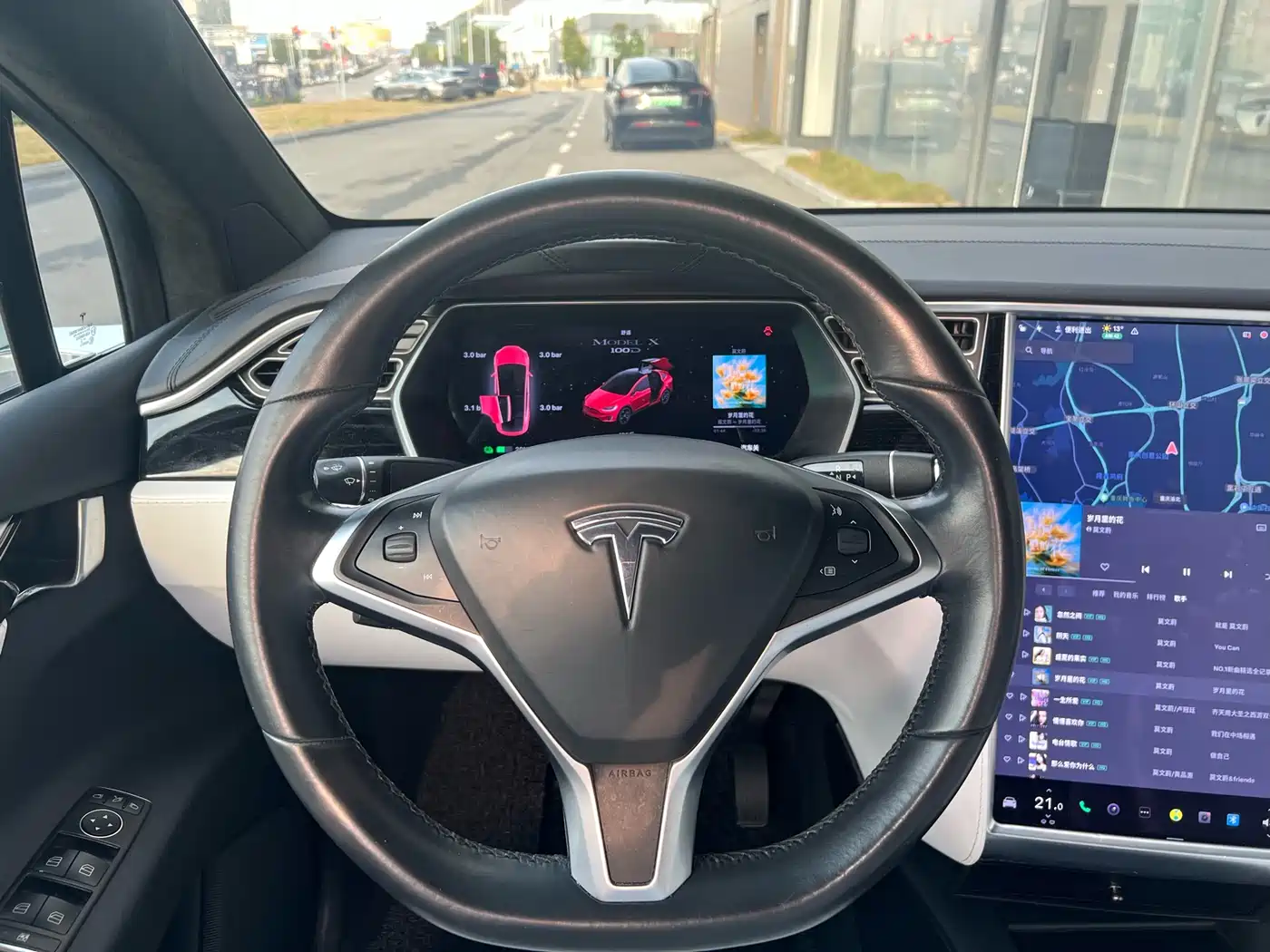 TESLA MODEL X