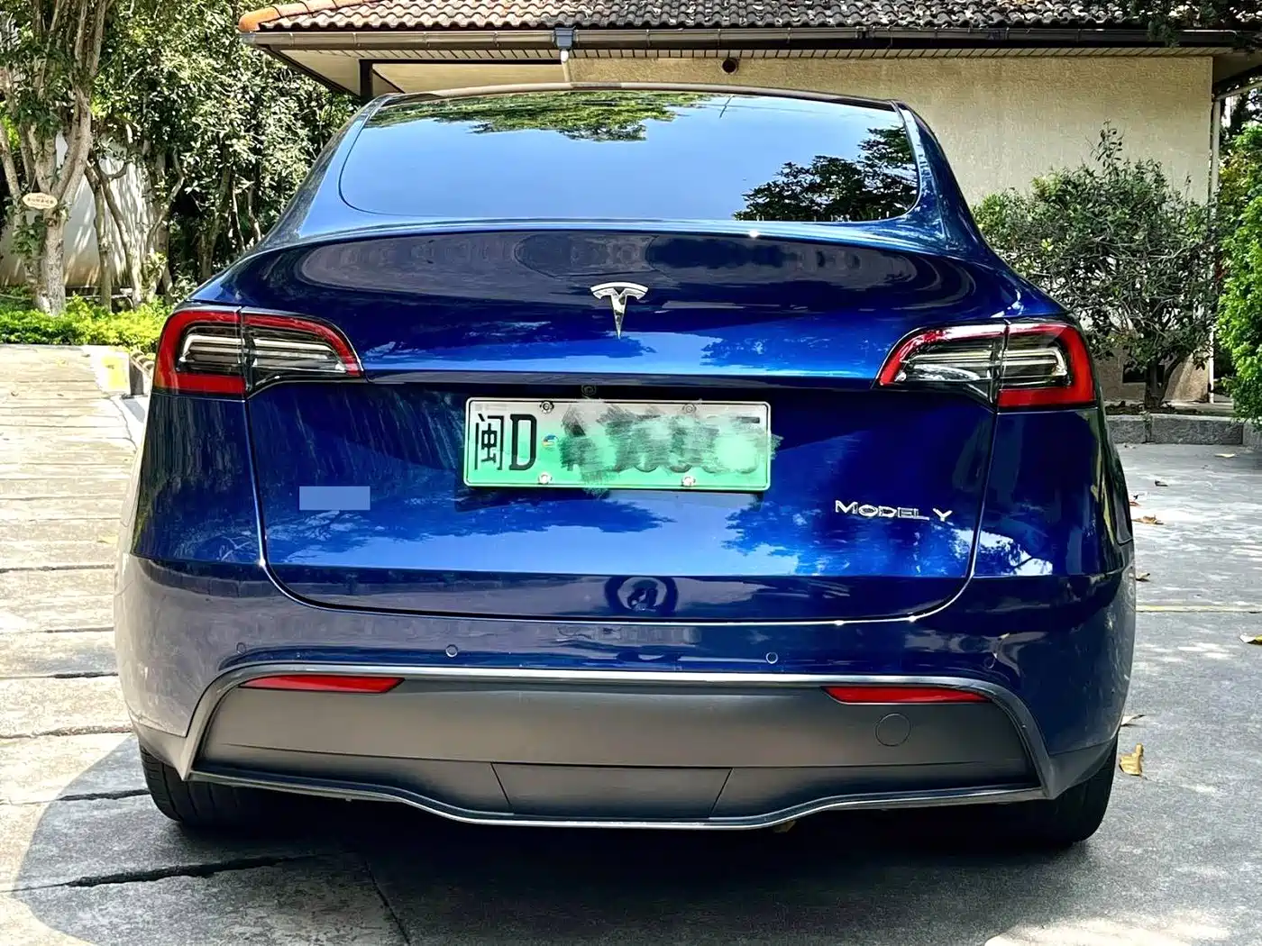 TESLA MODEL Y