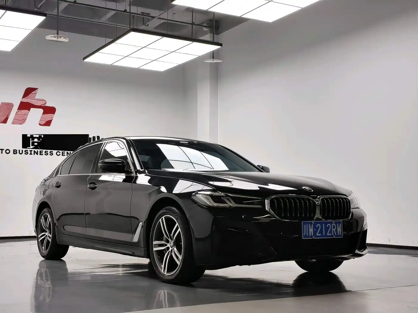 BMW 5 Series 2023 530Li Leading M Sport Package фото 3