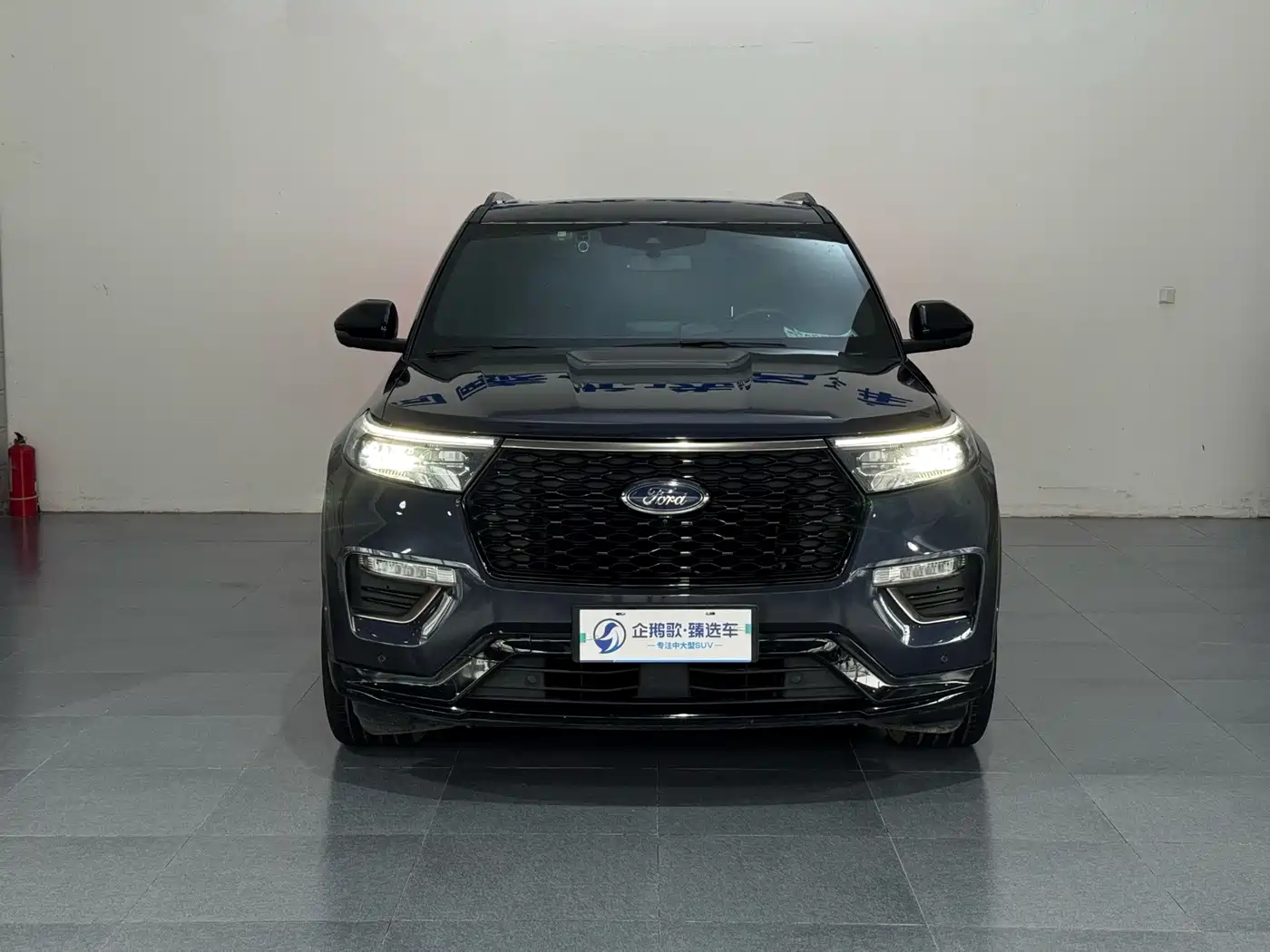 Фото 2 - Ford Explorer